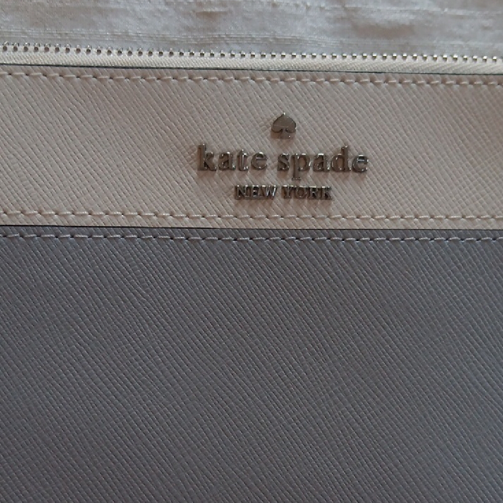🩶Kate Spade Wristlet Wallet in Gray and Cream - Picture 2 of 8
